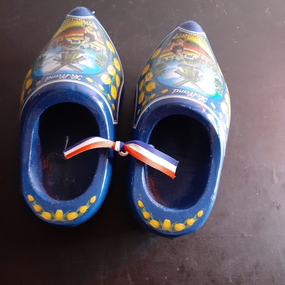 VTG Handpainted Windmill Holland 6" Shoe Planters Set of 2.
